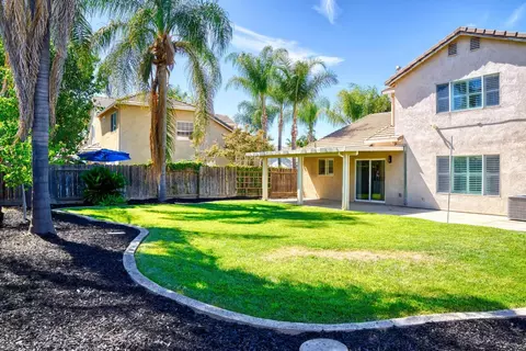 Exterior - 2620 Riverpark Dr, Modesto, CA 95351 photo 6 of 8