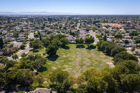 View/Area - 2620 Riverpark Dr, Modesto, CA 95351 photo 5 of 5