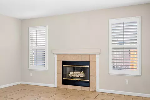 Living - 2620 Riverpark Dr, Modesto, CA 95351 photo 5 of 6