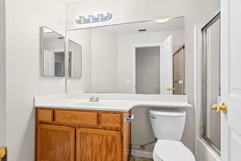 Bath - 2620 Riverpark Dr, Modesto, CA 95351 photo 3 of 3