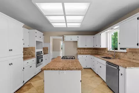 Kitchen - 33909 S Koster Rd, Tracy, CA 95304 photo 3 of 9