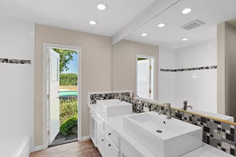 Bath - 33909 S Koster Rd, Tracy, CA 95304 photo 4 of 5