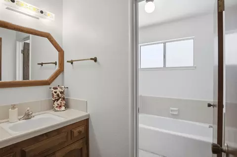 Bath - 3712 Springcreek Dr, Modesto, CA 95355 photo 1 of 4