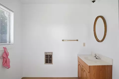 Bath - 3712 Springcreek Dr, Modesto, CA 95355 photo 3 of 4