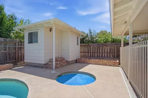 Exterior - 3712 Springcreek Dr, Modesto, CA 95355 photo 5 of 8