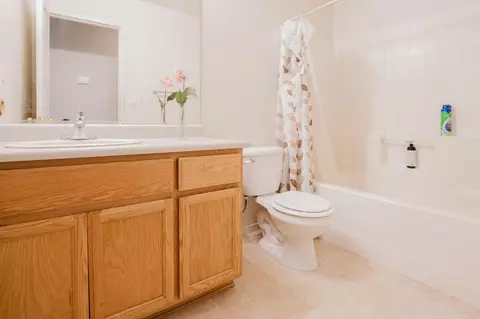 Bath - 2103 W Solis St, Merced, CA 95348 photo 3 of 4