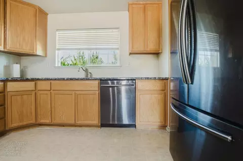 Kitchen - 2103 W Solis St, Merced, CA 95348 photo 4 of 8