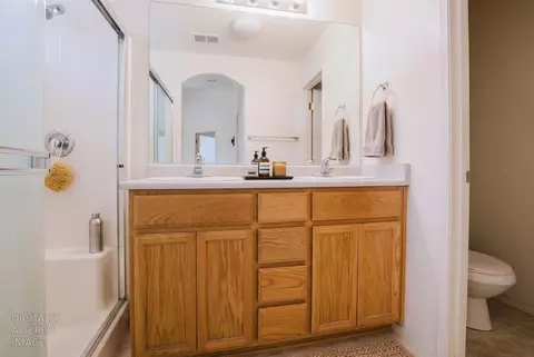 Bath - 2103 W Solis St, Merced, CA 95348 photo 2 of 4