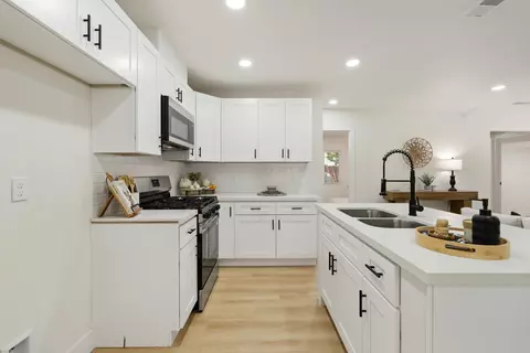 Kitchen - 532 E Alpine Ave, Stockton, CA 95204 photo 3 of 4