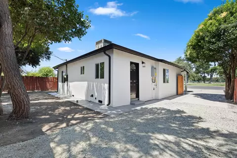 Exterior - 532 E Alpine Ave, Stockton, CA 95204 photo 3 of 5