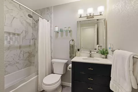 Bath - 1180 Rusher St, Tracy, CA 95376 photo 5 of 5