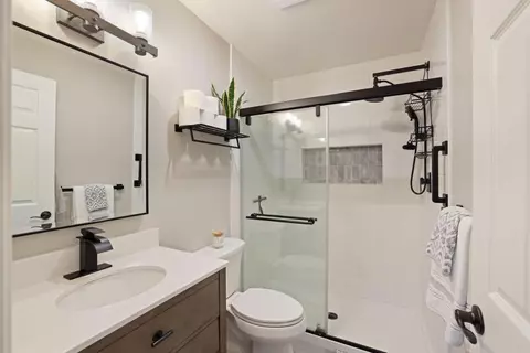 Bath - 1180 Rusher St, Tracy, CA 95376 photo 1 of 5