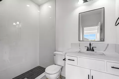 Bath - 36328 Highway 145, Madera, CA 93636 photo 5 of 6