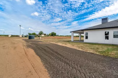 Exterior - 36328 Highway 145, Madera, CA 93636 photo 5 of 8