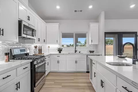 Kitchen - 36328 Highway 145, Madera, CA 93636 photo 3 of 6