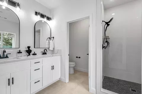 Bath - 36328 Highway 145, Madera, CA 93636 photo 1 of 6