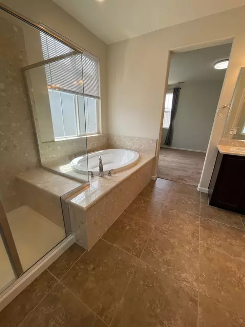 Bath - 3845 Lookout Dr, Modesto, CA 95355 photo 2 of 5