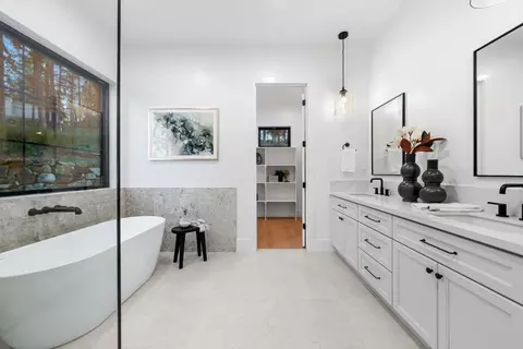 Bath - 3920 Bankhead Rd, Loomis, CA 95650 photo 7 of 7