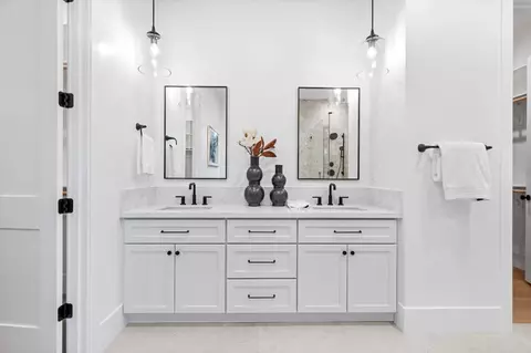 Bath - 3920 Bankhead Rd, Loomis, CA 95650 photo 5 of 7