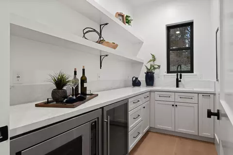 Kitchen - 3920 Bankhead Rd, Loomis, CA 95650 photo 8 of 8