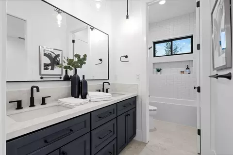 Bath - 3920 Bankhead Rd, Loomis, CA 95650 photo 2 of 7