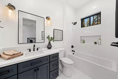 Bath - 3920 Bankhead Rd, Loomis, CA 95650 photo 4 of 7