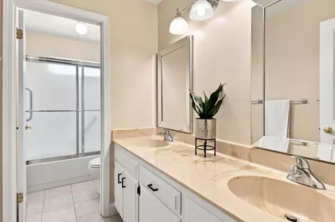 Bath - 1120 Constitution Way, Tracy, CA 95376 photo 2 of 6