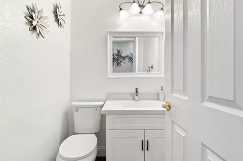Bath - 1120 Constitution Way, Tracy, CA 95376 photo 1 of 6