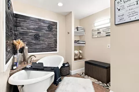 Bath - 1120 Constitution Way, Tracy, CA 95376 photo 4 of 6