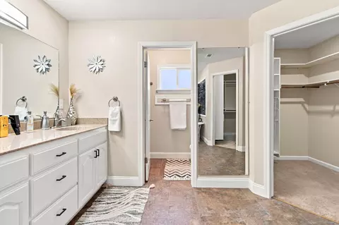 Bath - 1120 Constitution Way, Tracy, CA 95376 photo 5 of 6