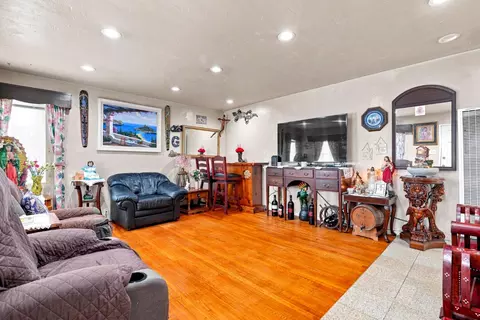 Living - 487 Violet St, San Leandro, CA 94578 photo 1 of 3