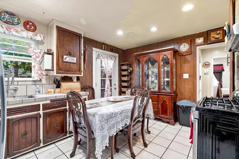 Kitchen - 487 Violet St, San Leandro, CA 94578 photo 4 of 4