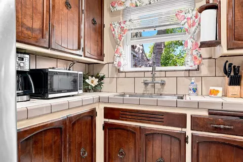 Kitchen - 487 Violet St, San Leandro, CA 94578 photo 2 of 4