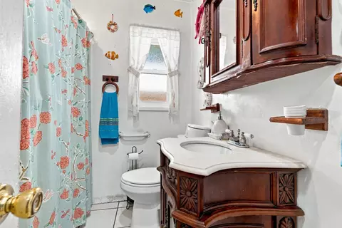 Bath - 487 Violet St, San Leandro, CA 94578 photo 1 of 1