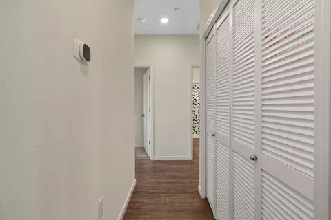 Entry Way - 1237 E Orange St, Avenal, CA 93204 photo 3 of 4