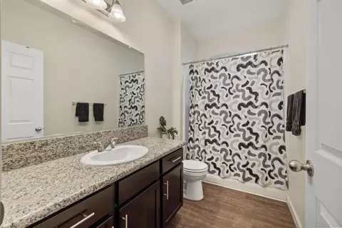 Bath - 1237 E Orange St, Avenal, CA 93204 photo 2 of 2