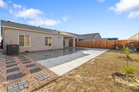 Exterior - 1237 E Orange St, Avenal, CA 93204 photo 7 of 11