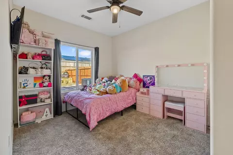 Bedroom - 1237 E Orange St, Avenal, CA 93204 photo 3 of 4