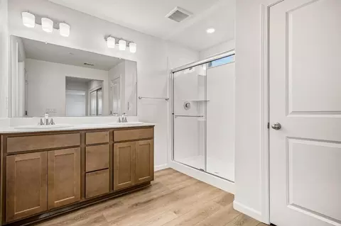 Bath - 5412 Harmony Cir, Riverbank, CA 95367 photo 5 of 5