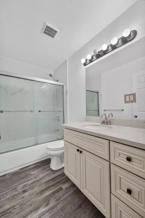 Bath - 5540 Clark Ave, Carmichael, CA 95608 photo 3 of 8