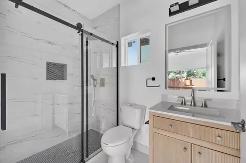 Bath - 5540 Clark Ave, Carmichael, CA 95608 photo 2 of 8