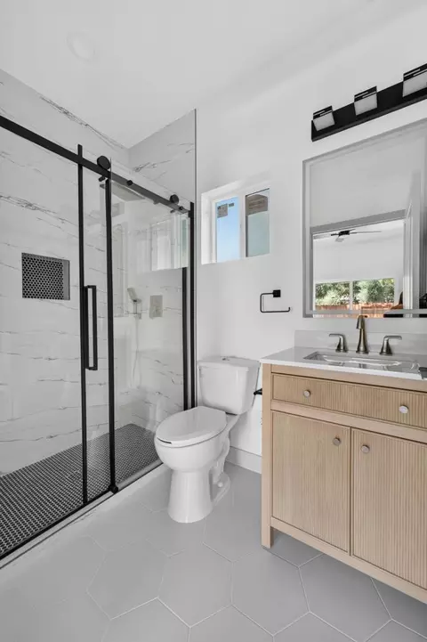 Bath - 5540 Clark Ave, Carmichael, CA 95608 photo 5 of 8