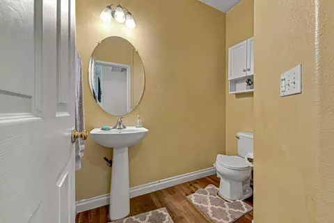 Bath - 63 Maia Ct, Merced, CA 95341 photo 1 of 3