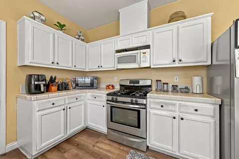 Kitchen - 63 Maia Ct, Merced, CA 95341 photo 2 of 4