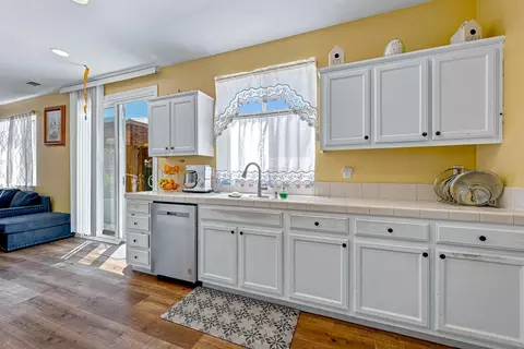 Kitchen - 63 Maia Ct, Merced, CA 95341 photo 3 of 4