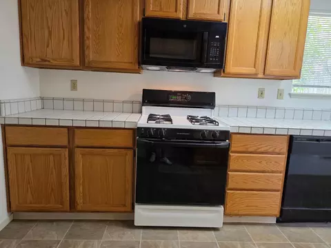 Kitchen - 2717 Hoffman Woods Ln, Carmichael, CA 95608 photo 2 of 3