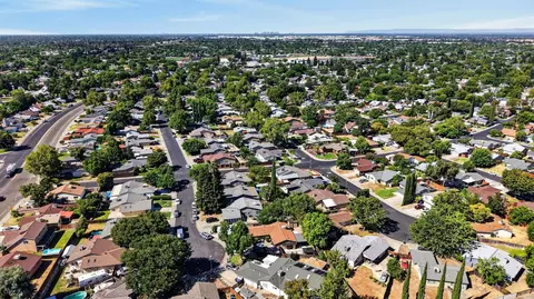 6913 Speckle Way, Sacramento, CA 95842