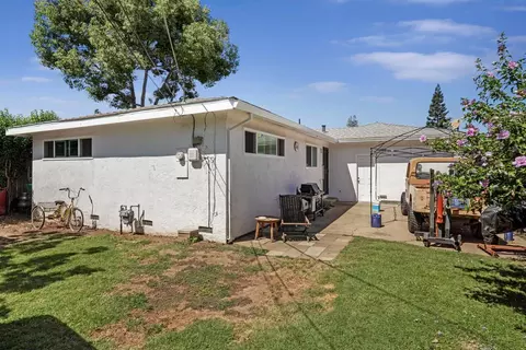 Exterior - 514 Howard St, Lodi, CA 95242 photo 6 of 7
