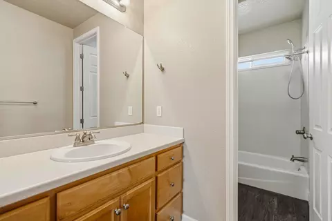Bath - 1715 Limestone Dr, Ripon, CA 95366 photo 3 of 3