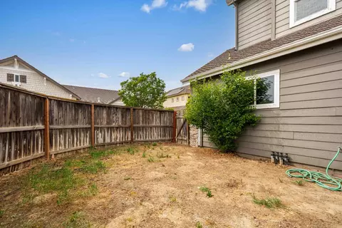 Exterior - 1715 Limestone Dr, Ripon, CA 95366 photo 4 of 7